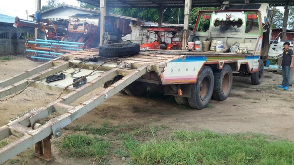 ขายรถเทรลเลอร์2เพลา FM17 เครื่อง168แรง EH700 มีบันไดขึ้นรถเกี่ยว สภาพพร้อมใช้งาน เอกสารถูกต้อง เล่มทะเบียนพร้อมโอน ราคา495,000 สนใจโทร 090-8588220คุณนะ 093-3258446คุณบิว หรือเข้าดูสินค้าอื่นๆได้ที่ www.narong2truck.com หรือ www.truck.in.th/498 หรือเพจFace