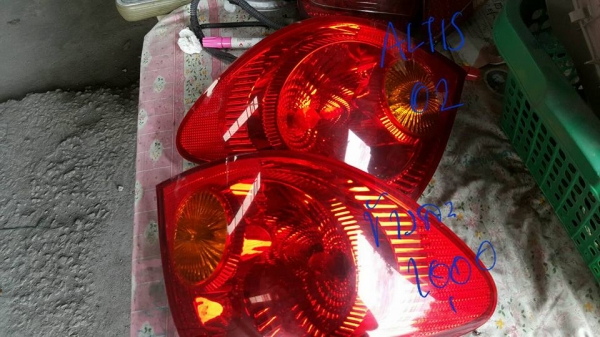 ไฟท้าย toyota altis ปี02  สภาพสวย ราคาไม่แพง