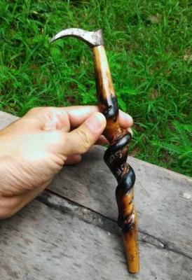 ตะขอ หลวงปู่หงษ์ พรหมปัญโญ จานยันต์เต็ม พุทธคุณเด่นด้านมหาอำนาจ มหาบารมี คุมงานคุมคน เจ้าของร้าน เจ้าของกิจการควรมีไว้ครับ