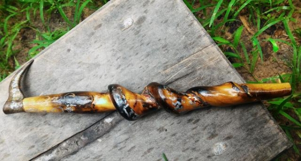 ตะขอ หลวงปู่หงษ์ พรหมปัญโญ จานยันต์เต็ม พุทธคุณเด่นด้านมหาอำนาจ มหาบารมี คุมงานคุมคน เจ้าของร้าน เจ้าของกิจการควรมีไว้ครับ