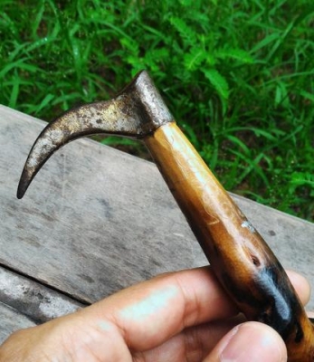 ตะขอ หลวงปู่หงษ์ พรหมปัญโญ จานยันต์เต็ม พุทธคุณเด่นด้านมหาอำนาจ มหาบารมี คุมงานคุมคน เจ้าของร้าน เจ้าของกิจการควรมีไว้ครับ