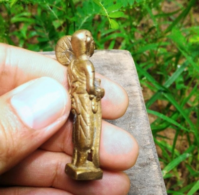 พระสิวลีเก่า ใต้ฐานอุดมวลสารผงพุทธคุณ เนื้อทองเหลืองสวยๆ