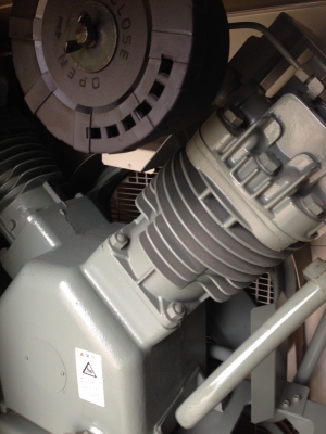 ปั๊มลมลูกสูบเก็บเสียงHITACHI 10แรงม้าเก่าญี่ปุ่น0833554933