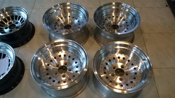 ขายล้อ 15*8.5 5/114.3 et-34 ราคา13,500 โทร.096-2085202 ครับ ขายล้อ 15*8.5 5/114.3 et-34 ราคา13,500 โทร.096-2085202 ครับ