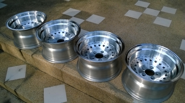 ขายล้อ 15*8.5 5/114.3 et-34 ราคา13,500 โทร.096-2085202 ครับ