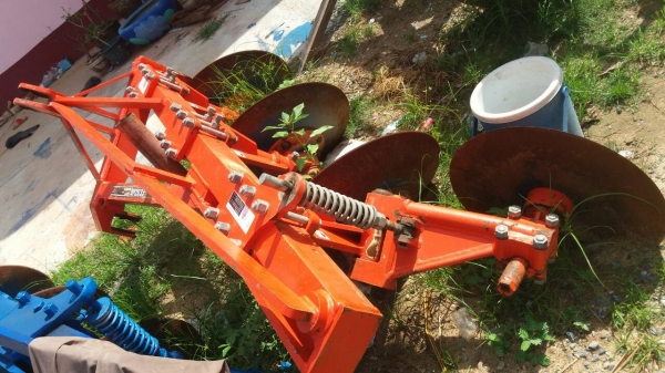 ผาลสามใบ26ตราช้างสภาพเกือบเท่าของใหม่ ผาลสามใบ26ตราช้างสภาพเกือบเท่าของใหม่