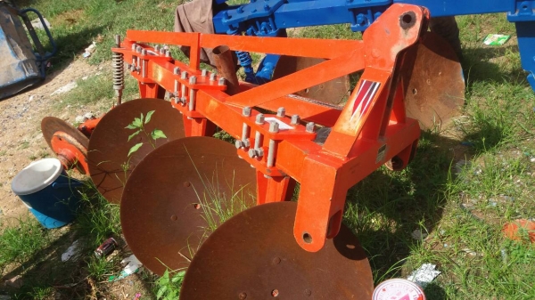 ผาลสามใบ26ตราช้างสภาพเกือบเท่าของใหม่ ผาลสามใบ26ตราช้างสภาพเกือบเท่าของใหม่