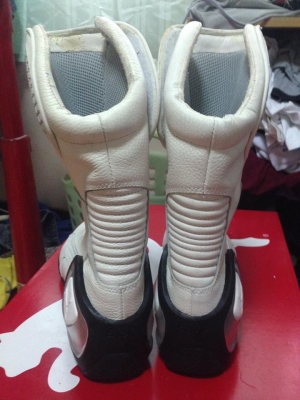 ขายคับรองเท้าใส่ขับรถ PUMA BONNEVILLE 3คู่ ของใหม่คับ  1.สีขาว ตัวTOP เบอร์43 ราคา 2990 บาท  2.สีน้ำตาลครีม เบอร์44 ราคา 2500 บาท 3.สีน้ำตาลครีม เบอร์42 ราคา 2500 บาท ส่งได้ทั่วไทยคับ สนใจติดต่อ 081-0578282 FACEBOOK ชาญณรงค์ ป๊อป ชัยอมฤต ไอดีไลน์ POPBIGBI