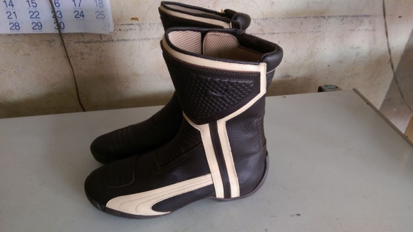 ขายคับรองเท้าใส่ขับรถ PUMA BONNEVILLE 3คู่ ของใหม่คับ  1.สีขาว ตัวTOP เบอร์43 ราคา 2990 บาท  2.สีน้ำตาลครีม เบอร์44 ราคา 2500 บาท 3.สีน้ำตาลครีม เบอร์42 ราคา 2500 บาท ส่งได้ทั่วไทยคับ สนใจติดต่อ 081-0578282 FACEBOOK ชาญณรงค์ ป๊อป ชัยอมฤต ไอดีไลน์ POPBIGBI