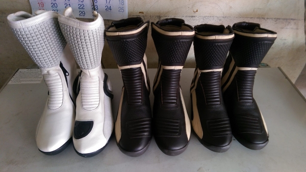 ขายคับรองเท้าใส่ขับรถ PUMA BONNEVILLE 3คู่ ของใหม่คับ  1.สีขาว ตัวTOP เบอร์43 ราคา 2990 บาท  2.สีน้ำตาลครีม เบอร์44 ราคา 2500 บาท 3.สีน้ำตาลครีม เบอร์42 ราคา 2500 บาท ส่งได้ทั่วไทยคับ สนใจติดต่อ 081-0578282 FACEBOOK ชาญณรงค์ ป๊อป ชัยอมฤต ไอดีไลน์ POPBIGBI