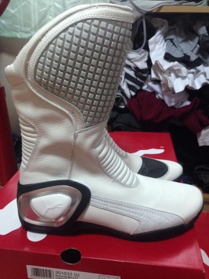 ขายคับรองเท้าใส่ขับรถ PUMA BONNEVILLE 3คู่ ของใหม่คับ  1.สีขาว ตัวTOP เบอร์43 ราคา 2990 บาท  2.สีน้ำตาลครีม เบอร์44 ราคา 2500 บาท 3.สีน้ำตาลครีม เบอร์42 ราคา 2500 บาท ส่งได้ทั่วไทยคับ สนใจติดต่อ 081-0578282 FACEBOOK ชาญณรงค์ ป๊อป ชัยอมฤต ไอดีไลน์ POPBIGBI