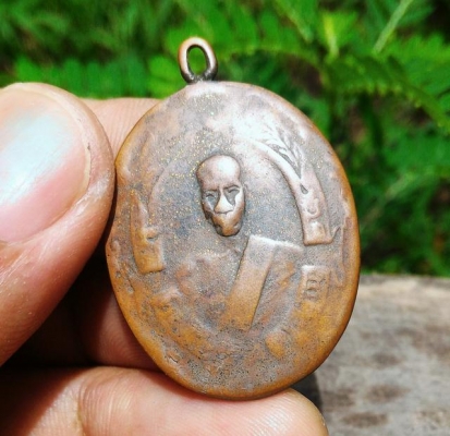 พระบ้านไม่ทราบนาม ห่วงเชื่อมเนื้อสวยมากๆ แต่ผ่านการใช้แล้ว