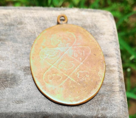 พระบ้านไม่ทราบนาม ห่วงเชื่อมเนื้อสวยมากๆ แต่ผ่านการใช้แล้ว