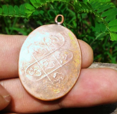 พระบ้านไม่ทราบนาม ห่วงเชื่อมเนื้อสวยมากๆ แต่ผ่านการใช้แล้ว