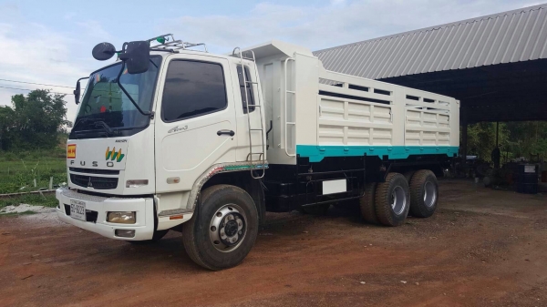 ขายรถบรรทุกสิบล้อดัมพ์ Mitsubishi เครื่อง 240 แรง ปี 57 กระบะดัมพ์สามมิตร ทะเบียนพร้อม