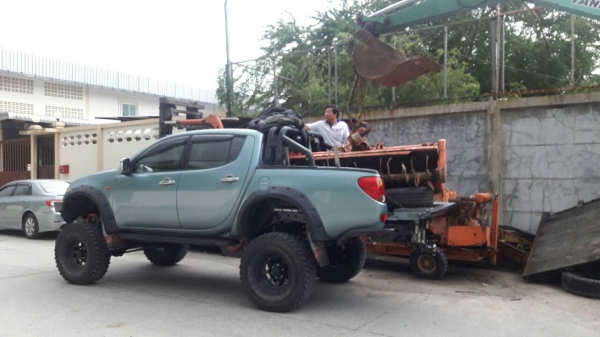 tractor-backhoe จัดส่งโรตารี่ ขึ้นรถให้ลูกค้า เรียบร้อยแล้วครับ ขอบคุณครับ ท่านใดสนใจ สามารถติดต่อสอบถามได้