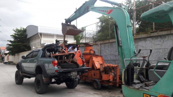 tractor-backhoe จัดส่งโรตารี่ ขึ้นรถให้ลูกค้า เรียบร้อยแล้วครับ ขอบคุณครับ ท่านใดสนใจ สามารถติดต่อสอบถามได้