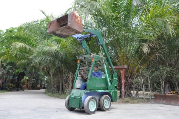 ขายรถตัก BOBCAT TCM603 ดีเซล ขับ4ล้อ สวยเดิมจากญี่ปุ่น ยังไม่เคยใช้ในไทย 85,000เท่านั้น!!