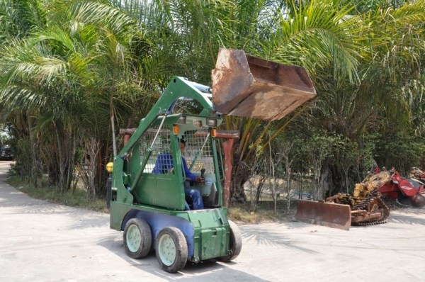 ขายรถตัก BOBCAT TCM603 ดีเซล ขับ4ล้อ สวยเดิมจากญี่ปุ่น ยังไม่เคยใช้ในไทย 85,000เท่านั้น!!