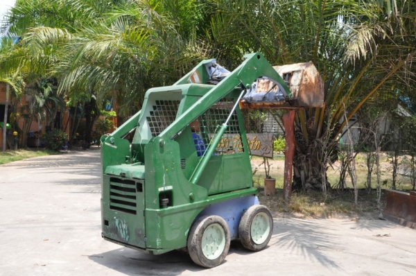 ขายรถตัก BOBCAT TCM603 ดีเซล ขับ4ล้อ สวยเดิมจากญี่ปุ่น ยังไม่เคยใช้ในไทย 85,000เท่านั้น!!