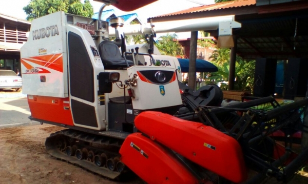 ขายรถเกี่ยวข้างคูโบต้า70gอุ้มสภาพใหม่มาก800ซม.ราคา679000บาท(หกแสนเจ็ดหมื่นเก้าพันบาทต่อรอง)