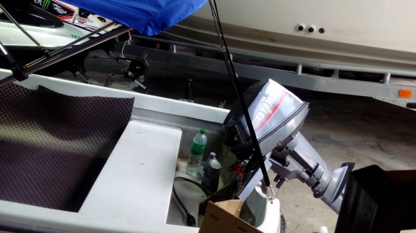 ขายเรือตกปลาไฟเบอร์11ฟุตพรอ้มเครื่องยามาฮา8เเรงมีหลังคาพรอม้ไช้งานไม่มีเทนเลอร์ดโท0893885953นัด