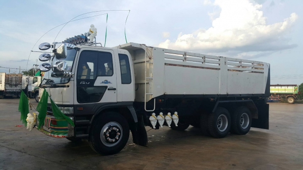 ขายด่วนสิบล้อเพลาเดียวล่องกะบะสามมิตร ยาว6.20 ม.220แรง คัสซีสวยทั้งเส้น มี3คัน ขายด่วนสิบล้อเพลาเดียวล่องกะบะสามมิตร ยาว6.20 ม.220แรง คัสซีสวยทั้งเส้น มี3คัน