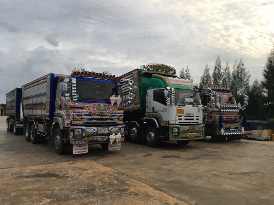 ขายด่วนสิบล้อเพลาเดียวล่องกะบะสามมิตร ยาว6.20 ม.220แรง คัสซีสวยทั้งเส้น มี3คัน ขายด่วนสิบล้อเพลาเดียวล่องกะบะสามมิตร ยาว6.20 ม.220แรง คัสซีสวยทั้งเส้น มี3คัน