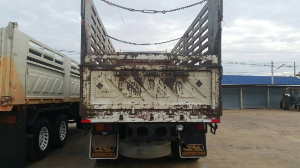 ขายด่วนสิบล้อเพลาเดียวล่องกะบะสามมิตร ยาว6.20 ม.220แรง คัสซีสวยทั้งเส้น มี3คัน ขายด่วนสิบล้อเพลาเดียวล่องกะบะสามมิตร ยาว6.20 ม.220แรง คัสซีสวยทั้งเส้น มี3คัน