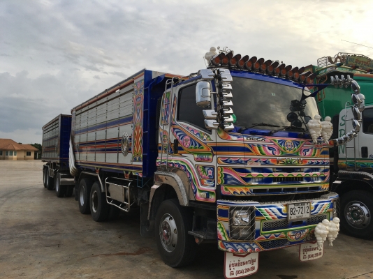 ขายด่วนสิบล้อเพลาเดียวล่องกะบะสามมิตร ยาว6.20 ม.220แรง คัสซีสวยทั้งเส้น มี3คัน ขายด่วนสิบล้อเพลาเดียวล่องกะบะสามมิตร ยาว6.20 ม.220แรง คัสซีสวยทั้งเส้น มี3คัน