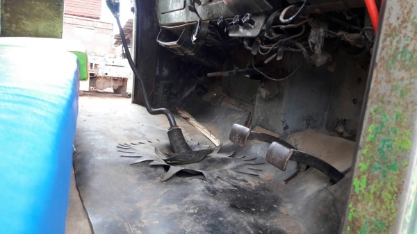 ขาย เทนเลอร์ 10 ล้อ หัวยาว เพลาเดียว เฟืองท้ายใหญ เครื่อง 6BD1 165 แรงม้า เกียร์ร็อคกี้ เบรคลมดัน คัสซีสวย เล่มทะเบียนครบพร้อมโอน