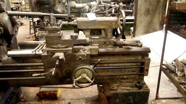 เครื่องกลึง 6 ฟุต รุ่นหนัก 3 เพลา เกียร์บล็อก รูเพลา 3 นิ้ว พร้อมใช้งาน ด่วนๆๆ 150,000