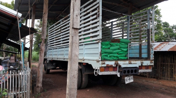 ขาย 6 ล้อ ISUZU กระบะยาว 6 เมตร เครื่อง 6BG1 เทอร์โบ 195 แรงม้า คัสซีสวยตลอดเส้น เบรคทิฟฟี่ สโลว์อินเตอร์ พาวเวอร์ ทะเบียนพร้อมโอน