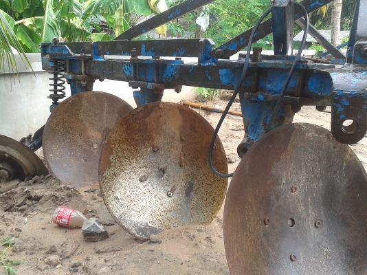 ขายผาน 3 ของรถไถ ford สภาพไม่สวย แต่พร้อมใช้ ราคาถูก