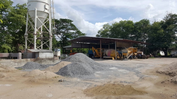 ขาย ที่ดิน 10 ไร่ พร้อมกิจการแพนท์ปูนคอนกรีตผสมเสร็จ ติดถนนสายอุดร-อำเภอเพ็ญ เขตแดนชัดเจน ราคาคุยกันได้ครับ