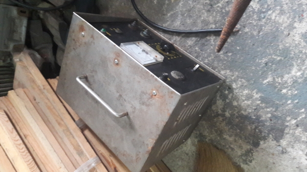 ขาย !! เครื่องชาร์ทแบต12-24v.ตัวตู้เป็นสเตนเลต.