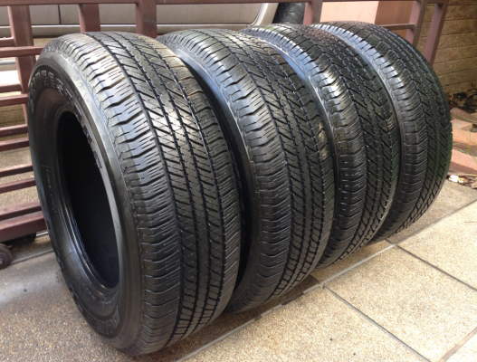 ยาง Bridgestone 265 65 17 กลางปี15 ดอกเต็ม ราคาไม่แพง