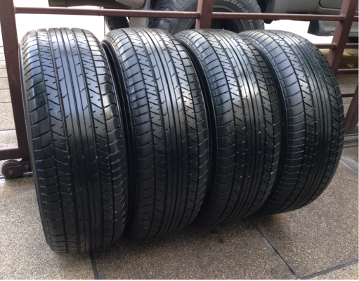 ยาง Bridgestone 265 65 17 กลางปี15 ดอกเต็ม ราคาไม่แพง