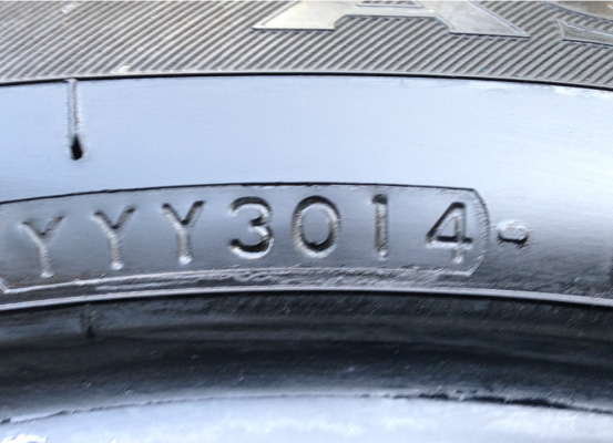 ยาง Yokohama 215 60 17 ปลายปี14 ดอกเต็ม เนื้อนิ่ม ราคาไม่แพง