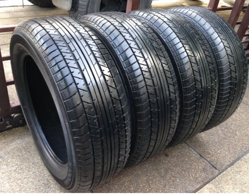ยาง Yokohama 215 60 17 ปลายปี14 ดอกเต็ม เนื้อนิ่ม ราคาไม่แพง