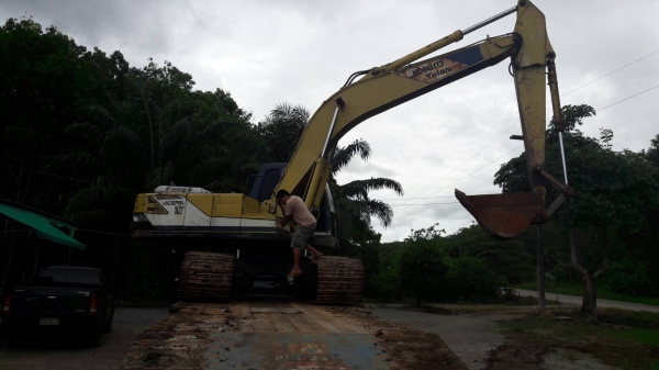 ขายรถแบคโฮ KOBELCO SK200-/// ระบบไฟเต็ม ไม่มีเอกสาร ราคา 520000