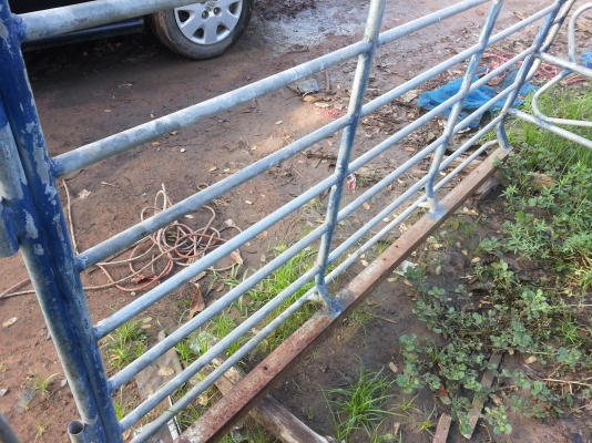 ขายคอกรถดีแมค แค้ป สภาพดีพร้อมใช้งาน ขายคอกรถดีแมค แค้ป สภาพดีพร้อมใช้งาน