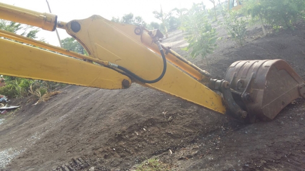 ขายรถแบคโฮ KOMATSU PC100L-1 ช่วงล่างใหญ่ เอวสูง ราคา 400000