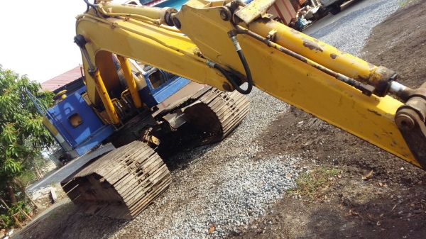 ขายรถแบคโฮ KOMATSU PC100L-1 ช่วงล่างใหญ่ เอวสูง ราคา 400000