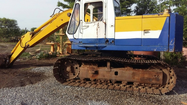 ขายรถแบคโฮ KOMATSU PC100L-1 ช่วงล่างใหญ่ เอวสูง ราคา 400000