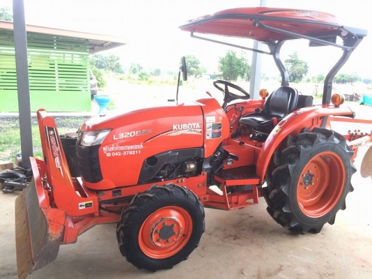 ขาย L3208SP รถปี57 ชั่วโมงการทำงาน 521ชั่วโมง สภาพสวย เกียร์แน่น พร้อมใช้งาน  พร้อมผานหน้า+ผานหลัง ตราช้าง สนใจ 084-5486359