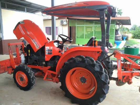 ขาย L3208SP รถปี57 ชั่วโมงการทำงาน 521ชั่วโมง สภาพสวย เกียร์แน่น พร้อมใช้งาน  พร้อมผานหน้า+ผานหลัง ตราช้าง สนใจ 084-5486359