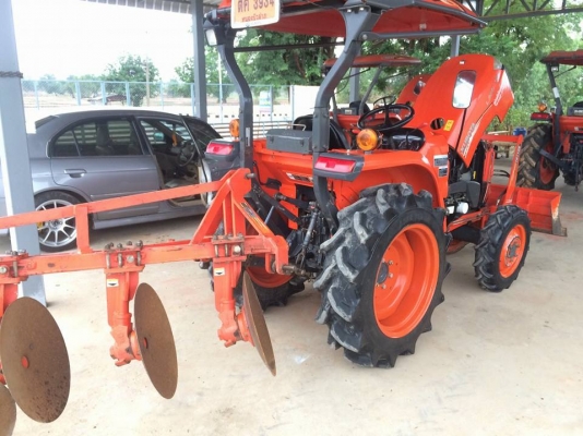 ขาย L3208SP รถปี57 ชั่วโมงการทำงาน 521ชั่วโมง สภาพสวย เกียร์แน่น พร้อมใช้งาน  พร้อมผานหน้า+ผานหลัง ตราช้าง สนใจ 084-5486359