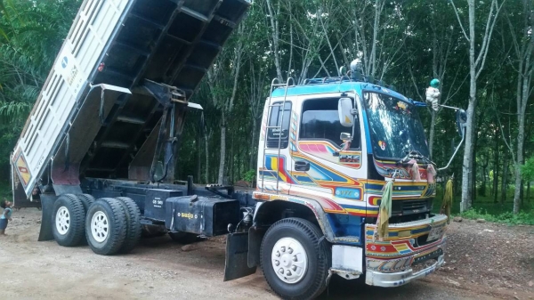 ขายรถบรรทุก 10 ล้อดัมพ์ ISUZU DECA 270 แรงม้าปี 2547 ราคา 1650000