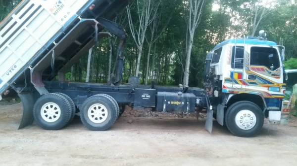 ขายรถบรรทุก 10 ล้อดัมพ์ ISUZU DECA 270 แรงม้าปี 2547 ราคา 1650000